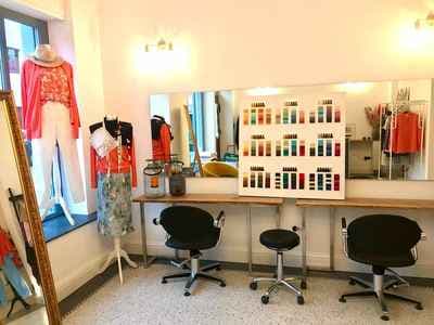 melania martinez image& stil, hair & make up,